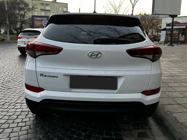 Белый Хендай Туксон, объемом двигателя 2 л и пробегом 99 тыс. км за 10600 $, фото 8 на Automoto.ua