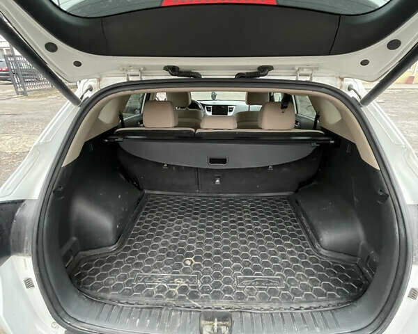 Белый Хендай Туксон, объемом двигателя 1.59 л и пробегом 156 тыс. км за 16000 $, фото 20 на Automoto.ua