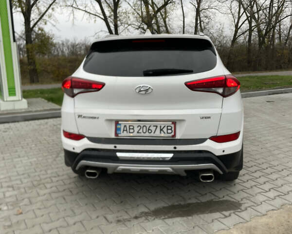 Белый Хендай Туксон, объемом двигателя 1.59 л и пробегом 156 тыс. км за 16000 $, фото 5 на Automoto.ua