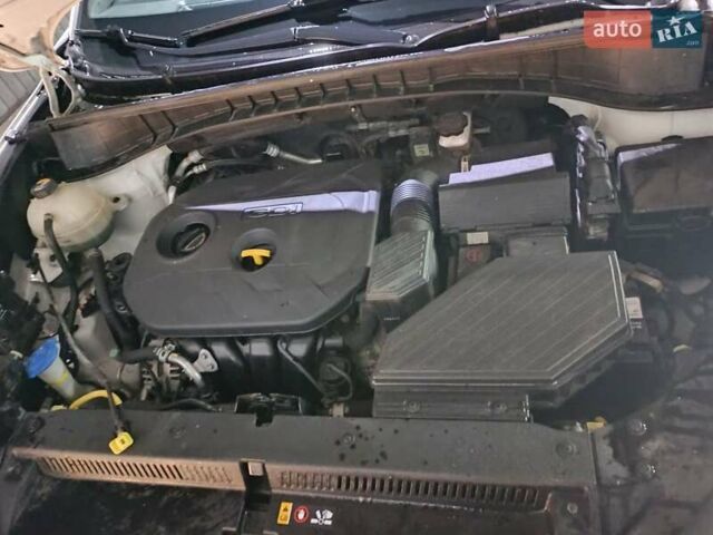Білий Хендай Туксон, об'ємом двигуна 2 л та пробігом 97 тис. км за 14200 $, фото 19 на Automoto.ua