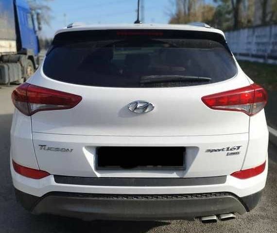 Белый Хендай Туксон, объемом двигателя 1.6 л и пробегом 122 тыс. км за 9700 $, фото 10 на Automoto.ua