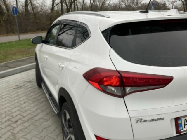 Белый Хендай Туксон, объемом двигателя 1.6 л и пробегом 156 тыс. км за 16000 $, фото 6 на Automoto.ua