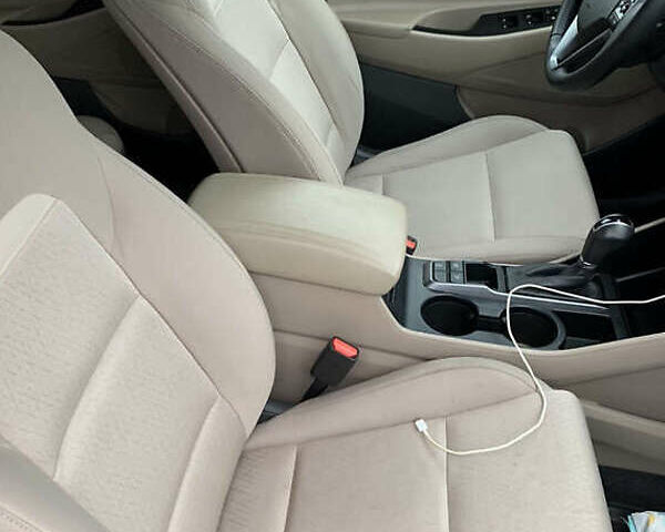 Білий Хендай Туксон, об'ємом двигуна 1.59 л та пробігом 122 тис. км за 11700 $, фото 7 на Automoto.ua