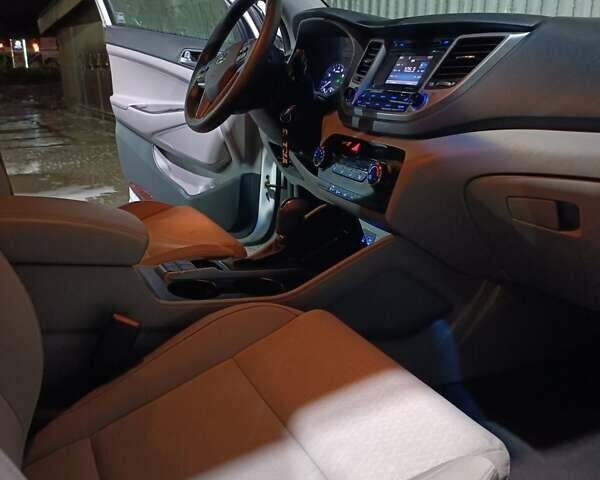 Білий Хендай Туксон, об'ємом двигуна 2 л та пробігом 97 тис. км за 14200 $, фото 17 на Automoto.ua