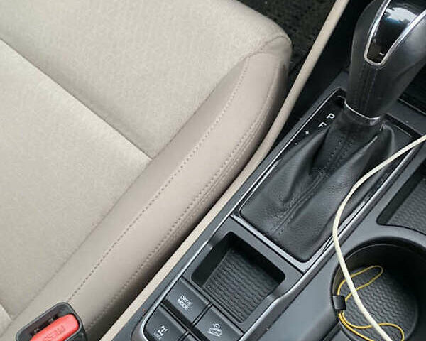 Білий Хендай Туксон, об'ємом двигуна 1.59 л та пробігом 122 тис. км за 11700 $, фото 6 на Automoto.ua