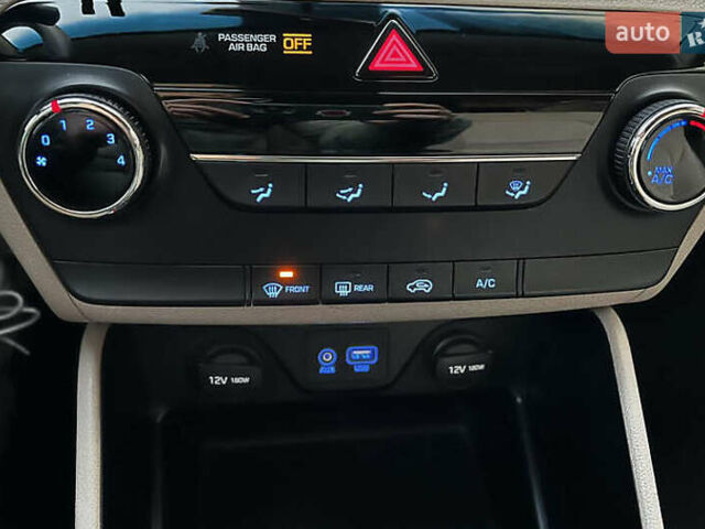 Белый Хендай Туксон, объемом двигателя 2 л и пробегом 99 тыс. км за 12600 $, фото 3 на Automoto.ua