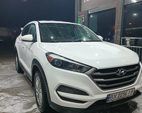 Білий Хендай Туксон, об'ємом двигуна 2 л та пробігом 97 тис. км за 14200 $, фото 4 на Automoto.ua