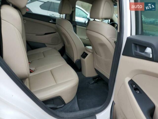 Белый Хендай Туксон, объемом двигателя 1.6 л и пробегом 137 тыс. км за 3000 $, фото 10 на Automoto.ua