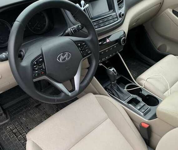 Белый Хендай Туксон, объемом двигателя 1.6 л и пробегом 122 тыс. км за 9700 $, фото 3 на Automoto.ua