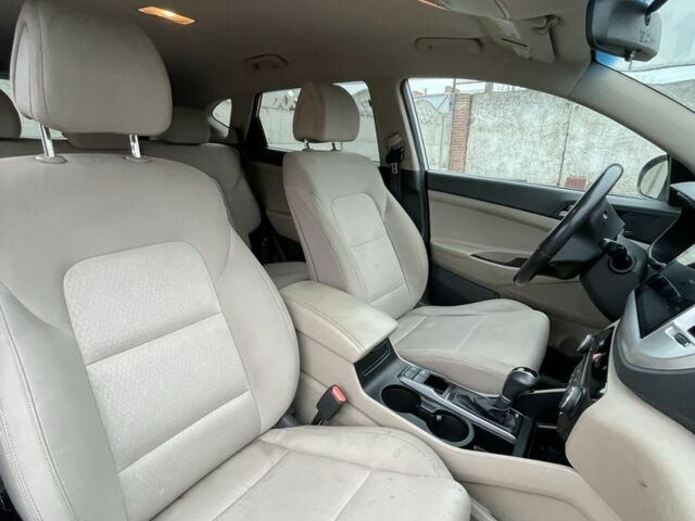 Белый Хендай Туксон, объемом двигателя 1.6 л и пробегом 156 тыс. км за 16000 $, фото 10 на Automoto.ua