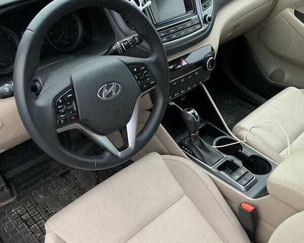 Білий Хендай Туксон, об'ємом двигуна 1.59 л та пробігом 122 тис. км за 11700 $, фото 3 на Automoto.ua