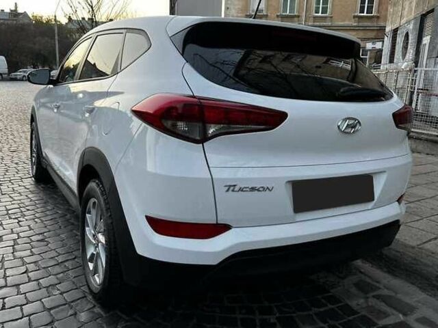 Белый Хендай Туксон, объемом двигателя 2 л и пробегом 99 тыс. км за 10600 $, фото 7 на Automoto.ua