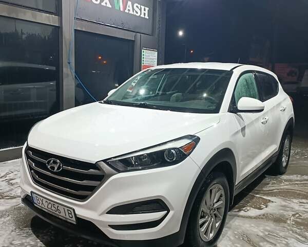 Білий Хендай Туксон, об'ємом двигуна 2 л та пробігом 97 тис. км за 14200 $, фото 3 на Automoto.ua