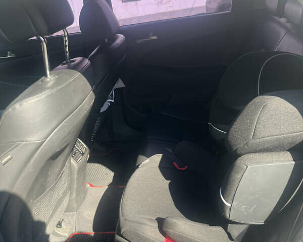 Белый Хендай Туксон, объемом двигателя 2 л и пробегом 230 тыс. км за 16800 $, фото 10 на Automoto.ua