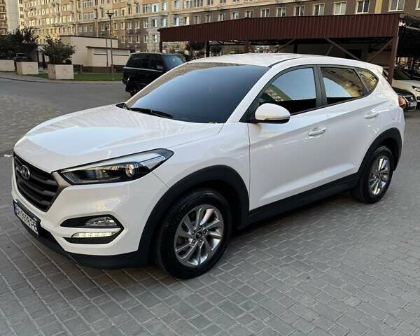 Белый Хендай Туксон, объемом двигателя 2 л и пробегом 136 тыс. км за 17500 $, фото 10 на Automoto.ua