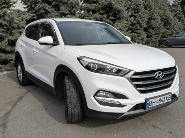 Белый Хендай Туксон, объемом двигателя 2 л и пробегом 203 тыс. км за 16500 $, фото 1 на Automoto.ua