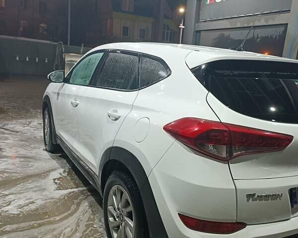 Білий Хендай Туксон, об'ємом двигуна 2 л та пробігом 97 тис. км за 14200 $, фото 7 на Automoto.ua