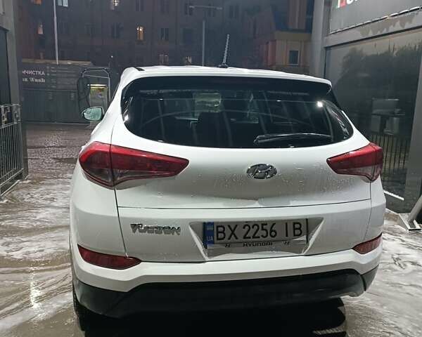 Білий Хендай Туксон, об'ємом двигуна 2 л та пробігом 97 тис. км за 14200 $, фото 9 на Automoto.ua