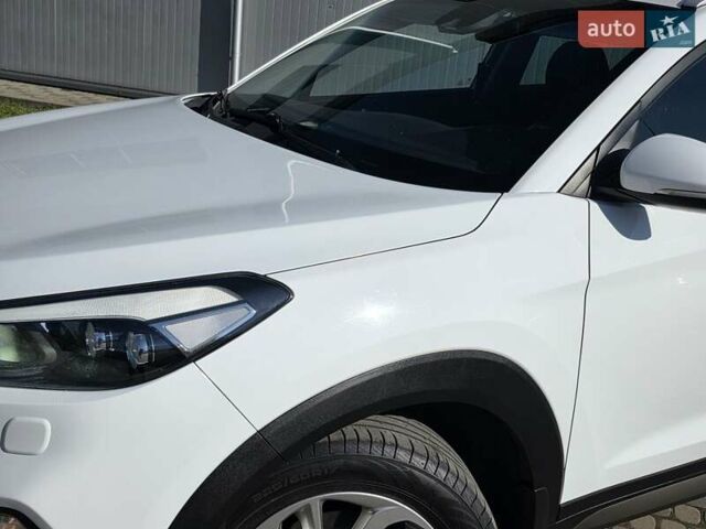 Хендай Туксон 2016 в Ивано-Франковске на Automoto.ua Белый Хендай Туксон, объемом двигателя 2 л и пробегом 148 тыс. км за 18950 $, фото 13 на Automoto.ua