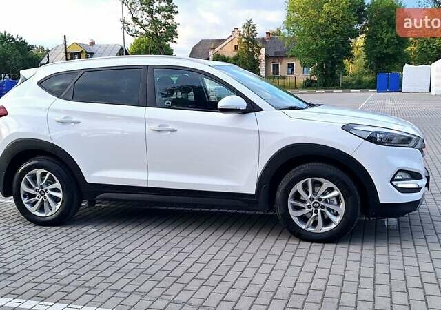 Хендай Туксон 2016 в Коломые на Automoto.ua Белый Хендай Туксон, объемом двигателя 2 л и пробегом 221 тыс. км за 16300 $, фото 6 на Automoto.ua