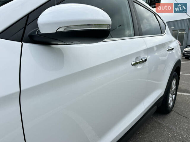 Білий Хендай Туксон, об'ємом двигуна 1.59 л та пробігом 82 тис. км за 17300 $, фото 39 на Automoto.ua