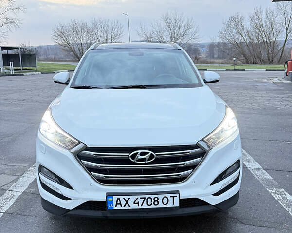 Белый Хендай Туксон, объемом двигателя 2 л и пробегом 152 тыс. км за 18500 $, фото 1 на Automoto.ua