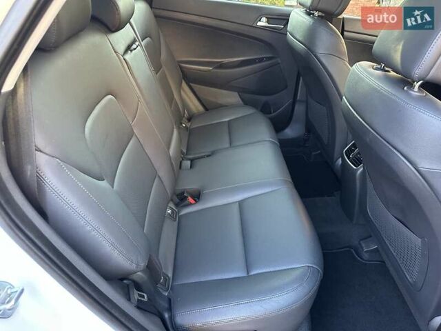 Білий Хендай Туксон, об'ємом двигуна 2 л та пробігом 148 тис. км за 22500 $, фото 63 на Automoto.ua