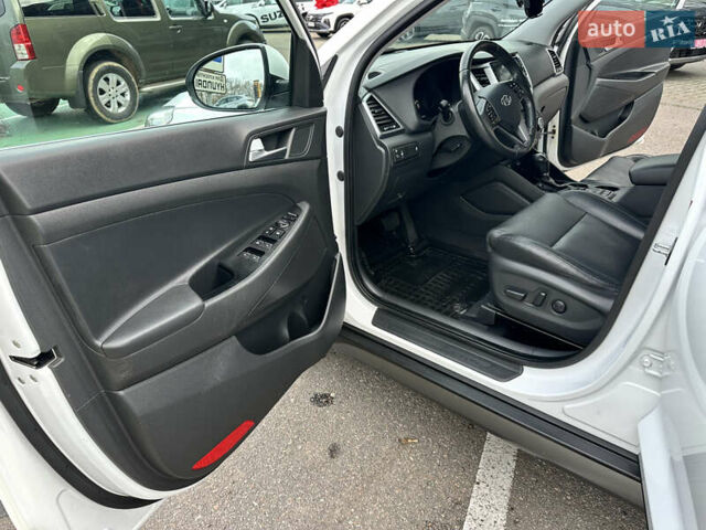Білий Хендай Туксон, об'ємом двигуна 1.59 л та пробігом 82 тис. км за 17300 $, фото 34 на Automoto.ua