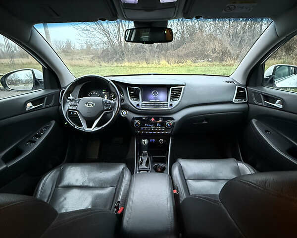 Белый Хендай Туксон, объемом двигателя 2 л и пробегом 152 тыс. км за 18500 $, фото 23 на Automoto.ua