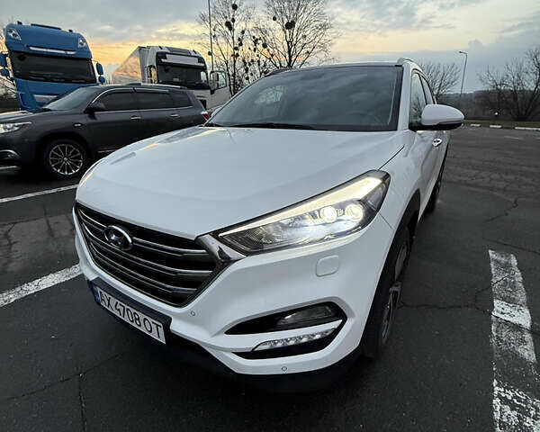 Белый Хендай Туксон, объемом двигателя 2 л и пробегом 152 тыс. км за 18500 $, фото 33 на Automoto.ua