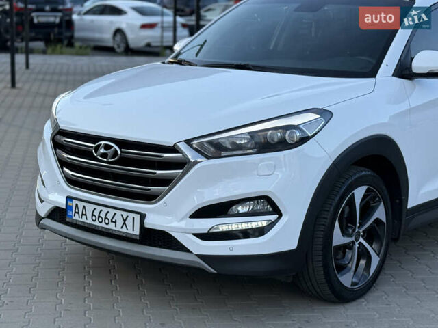 Білий Хендай Туксон, об'ємом двигуна 1.6 л та пробігом 152 тис. км за 16500 $, фото 14 на Automoto.ua