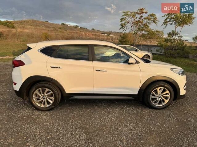 Хендай Туксон 2016 в Одессе на Automoto.ua Белый Хендай Туксон, объемом двигателя 1.6 л и пробегом 82 тыс. км за 18000 $, фото 2 на Automoto.ua
