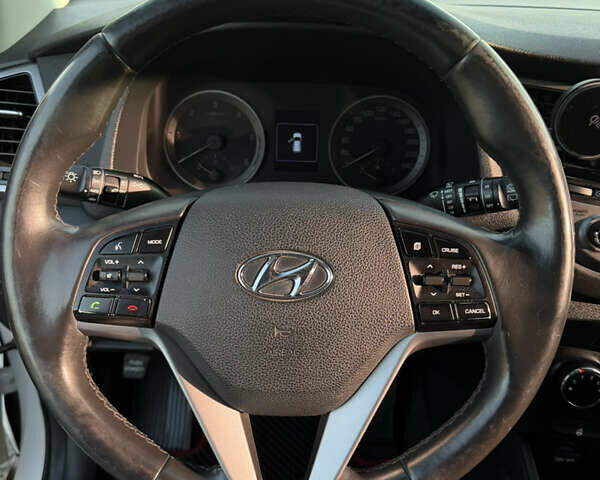 Белый Хендай Туксон, объемом двигателя 2 л и пробегом 184 тыс. км за 19700 $, фото 6 на Automoto.ua