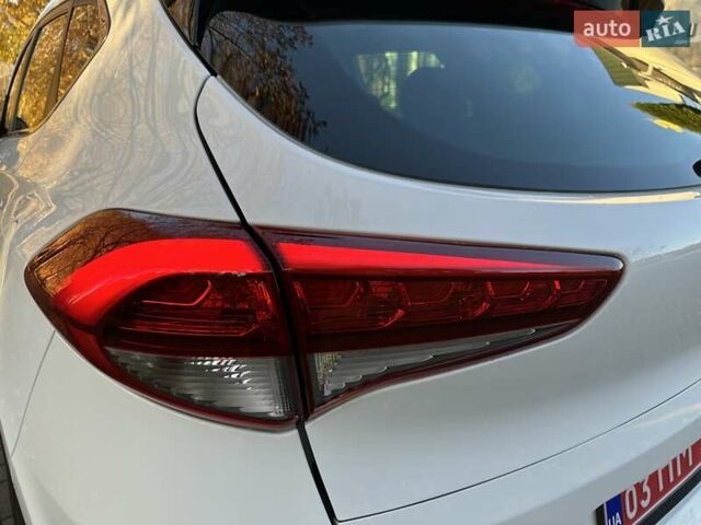 Білий Хендай Туксон, об'ємом двигуна 2 л та пробігом 148 тис. км за 22500 $, фото 84 на Automoto.ua