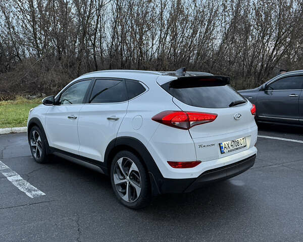 Белый Хендай Туксон, объемом двигателя 2 л и пробегом 152 тыс. км за 18500 $, фото 6 на Automoto.ua