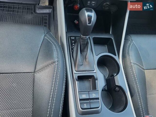 Білий Хендай Туксон, об'ємом двигуна 2 л та пробігом 185 тис. км за 13700 $, фото 10 на Automoto.ua