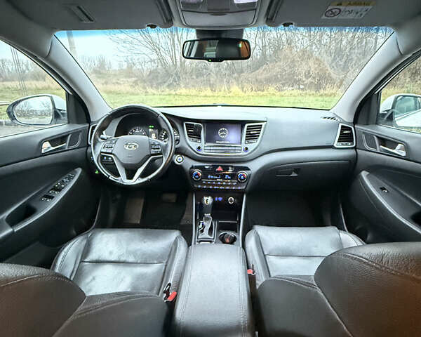 Белый Хендай Туксон, объемом двигателя 2 л и пробегом 152 тыс. км за 18500 $, фото 24 на Automoto.ua