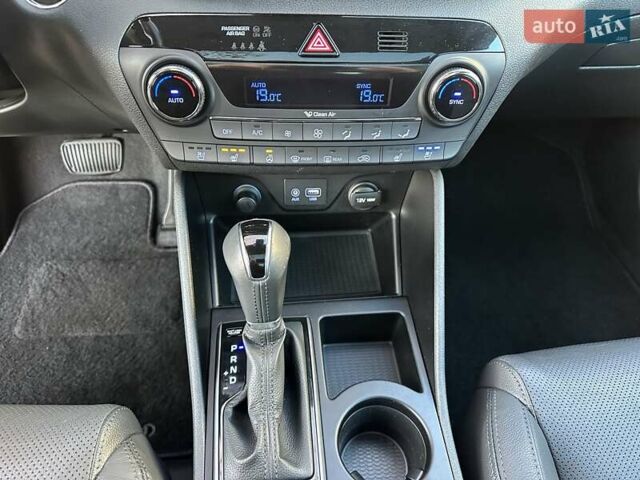 Білий Хендай Туксон, об'ємом двигуна 2 л та пробігом 148 тис. км за 22500 $, фото 27 на Automoto.ua