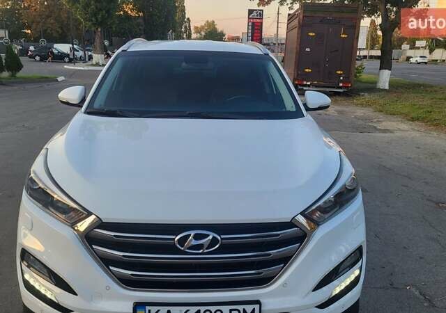 Белый Хендай Туксон, объемом двигателя 1.6 л и пробегом 153 тыс. км за 16300 $, фото 1 на Automoto.ua
