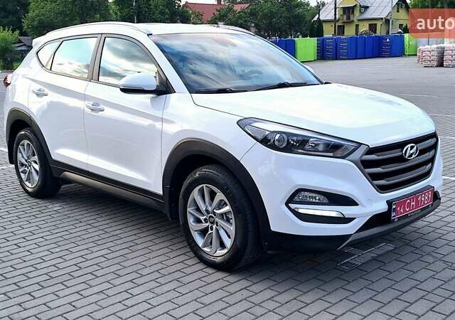 Белый Хендай Туксон, объемом двигателя 2 л и пробегом 221 тыс. км за 15999 $, фото 3 на Automoto.ua