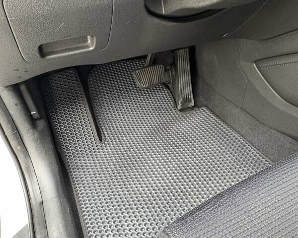 Белый Хендай Туксон, объемом двигателя 2 л и пробегом 203 тыс. км за 19000 $, фото 11 на Automoto.ua