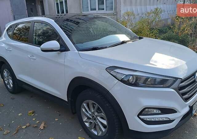 Хендай Туксон 2016 у Харкові на Automoto.ua Білий Хендай Туксон, об'ємом двигуна 2 л та пробігом 121 тис. км за 17800 $, фото 4 на Automoto.ua