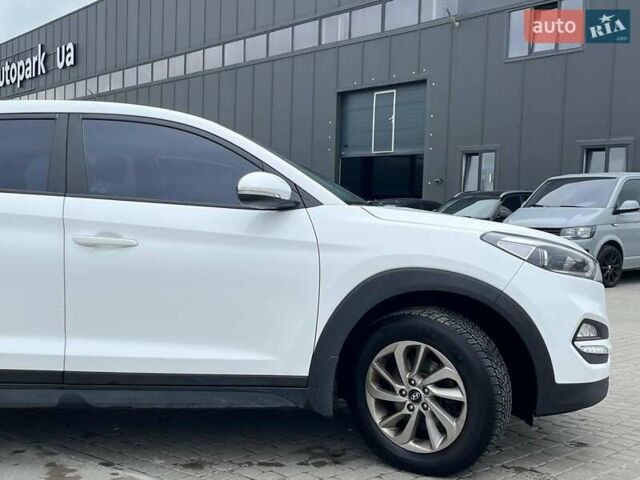 Белый Хендай Туксон, объемом двигателя 2 л и пробегом 147 тыс. км за 18740 $, фото 11 на Automoto.ua