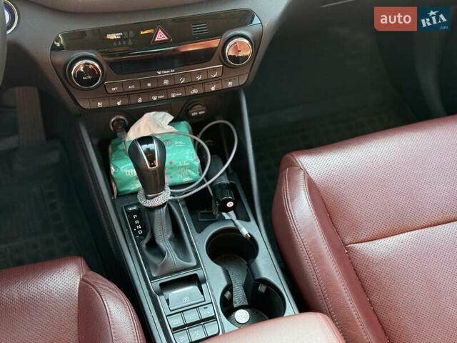 Хендай Туксон 2016 в Одессе на Automoto.ua Белый Хендай Туксон, объемом двигателя 2 л и пробегом 91 тыс. км за 20500 $, фото 25 на Automoto.ua