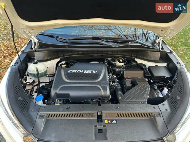 Білий Хендай Туксон, об'ємом двигуна 2 л та пробігом 148 тис. км за 22500 $, фото 92 на Automoto.ua