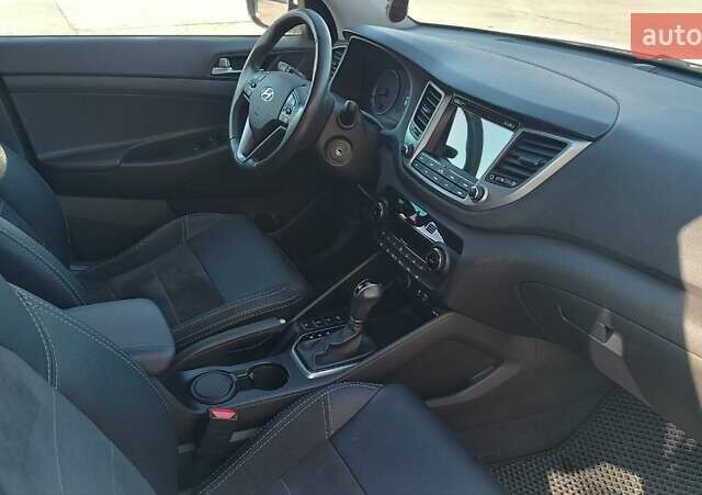 Хендай Туксон 2016 у Харкові на Automoto.ua Білий Хендай Туксон, об'ємом двигуна 2 л та пробігом 121 тис. км за 17800 $, фото 8 на Automoto.ua