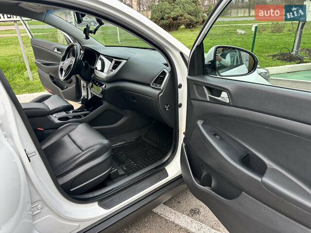 Білий Хендай Туксон, об'ємом двигуна 1.59 л та пробігом 82 тис. км за 17300 $, фото 32 на Automoto.ua