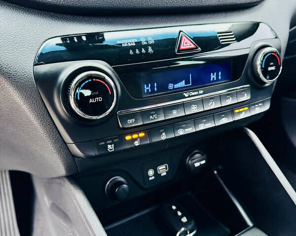 Белый Хендай Туксон, объемом двигателя 2 л и пробегом 173 тыс. км за 17200 $, фото 16 на Automoto.ua