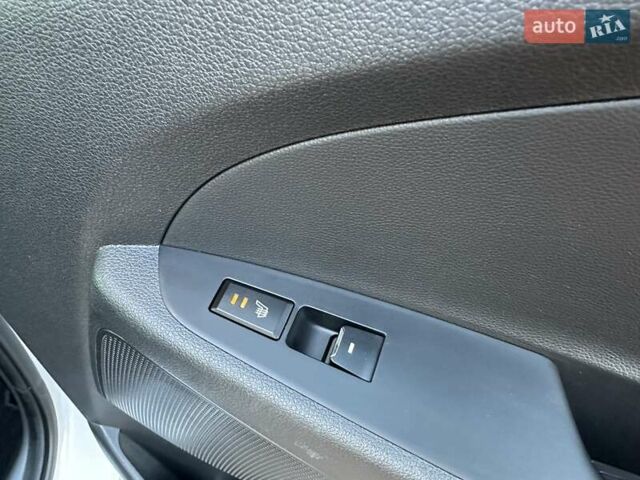 Білий Хендай Туксон, об'ємом двигуна 2 л та пробігом 148 тис. км за 22500 $, фото 67 на Automoto.ua