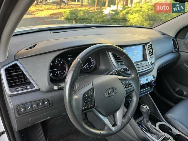 Білий Хендай Туксон, об'ємом двигуна 2 л та пробігом 148 тис. км за 22500 $, фото 17 на Automoto.ua